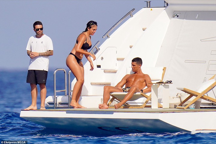 Cristiano Ronaldo and his partner Georgina Rodriguez soak up the sun onboard their ?5.5m superyacht in St.Tropez (photos)