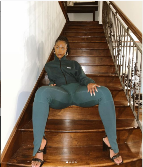 Singer Tems Dazzles In Her Staircase Poses Photos Bodedolu Reports 1856