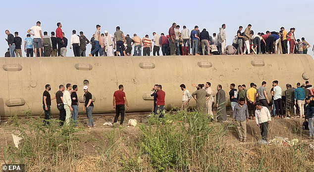 At least 11 people are killed and 100 injured as four passenger train carriages derail in Egypt?(photos)