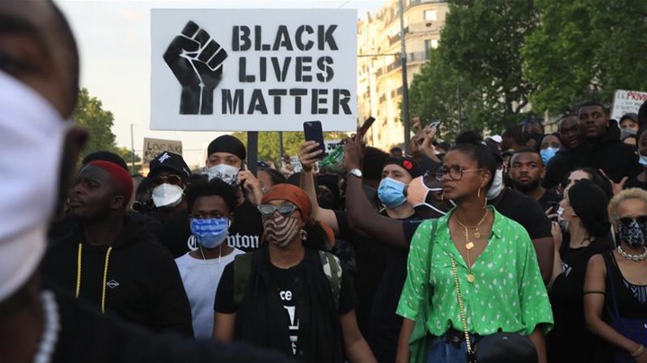 Thousands of people defied a police ban and converged on the main Paris courthouse to show solidarity with US protesters over George Floyd