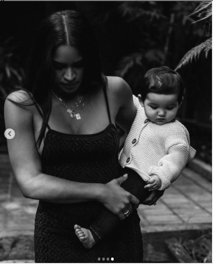 Beautiful family photos of Cassie, her husband, and their daughter