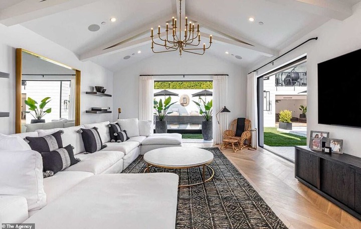 See inside the $13.8Million Mansion Rihanna just bought in Beverly Hills (photos)