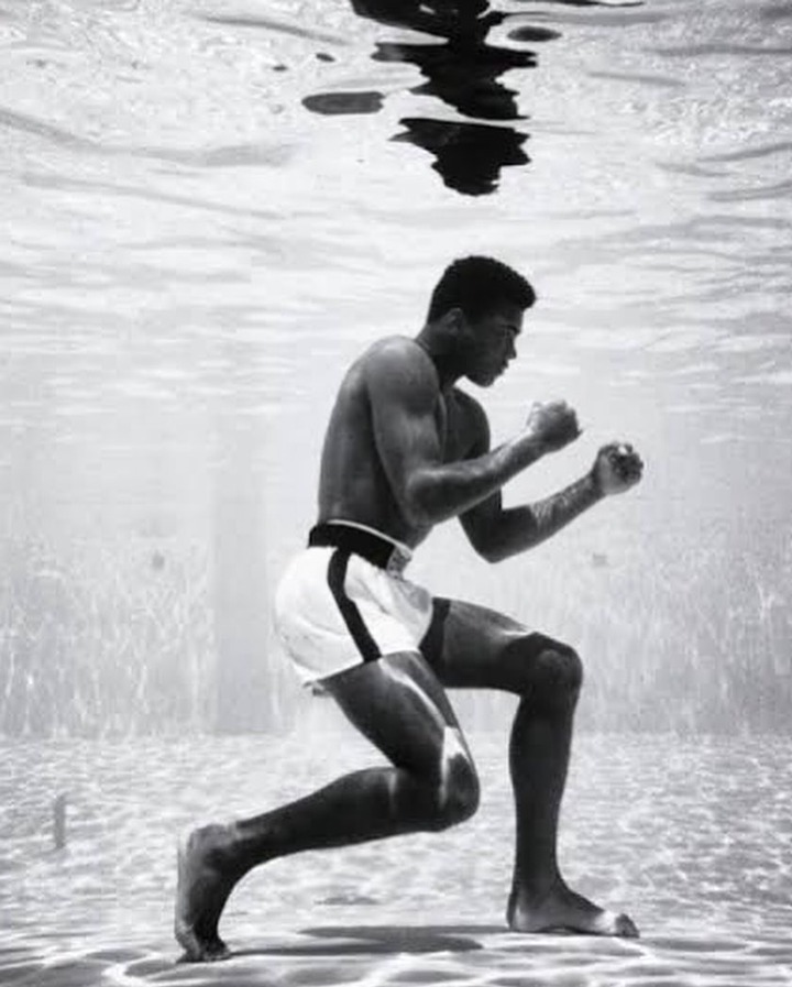 Cassius Clay (Mohammed Ali).