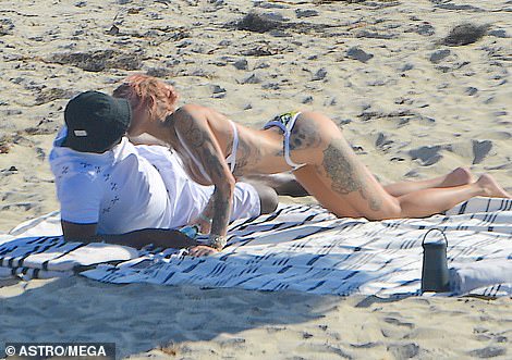 Hip-hop mogul, Diddy kisses Brian Austin Green