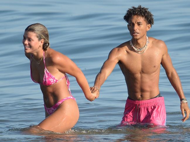 Sofia Richie et Jaden Smith déclenchent des rumeurs de rencontres après avoir été aperçues ensemble à la plage (photos)