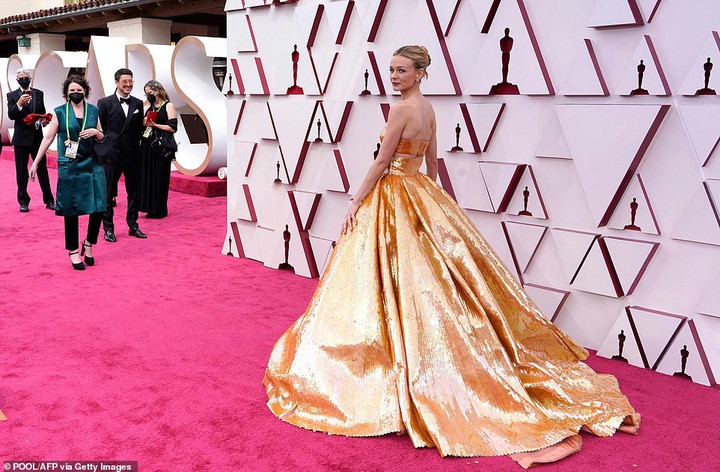 See red carpet photos from the 2021 Oscars