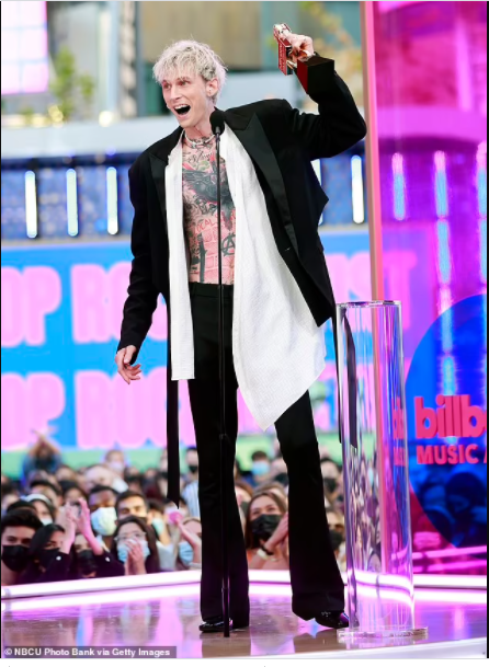 Megan Fox grabs boyfriend Machine Gun Kelly by his crotch at the 2021 Billboard Music Awards (photos)