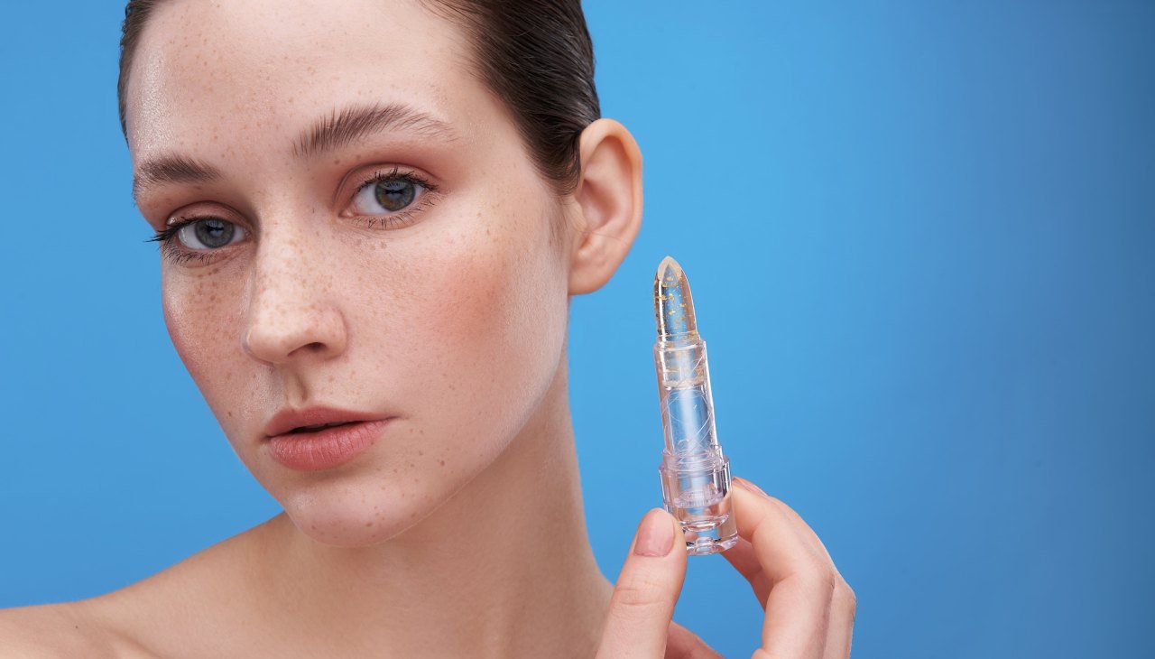 GettyImages-1153413177-Color-Changing-Lipstick-From-Your-Childhood-Is-Back-How-It-Works