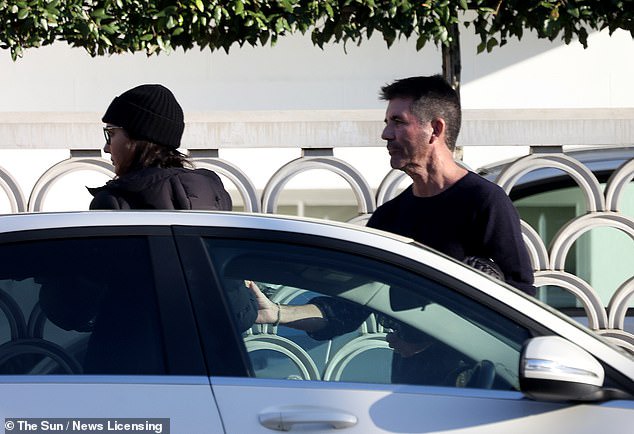 Lauren Silverman and Simon Cowell engages in a 'heated discussion' in the street (photos)