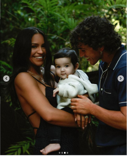Beautiful family photos of Cassie, her husband, and their daughter