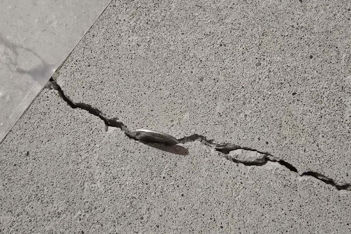 A crack in the floor foundation.