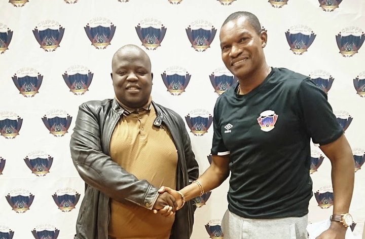 Chippa United chairman and owner Siviwe Mpengesi (L) shakes hands with newly-appointed coach Norman Mapeza (R).