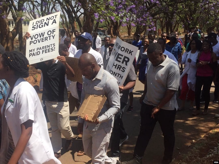 Protesting doctors in Harare ...
