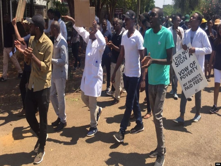 Doctors protesting in Harare ...