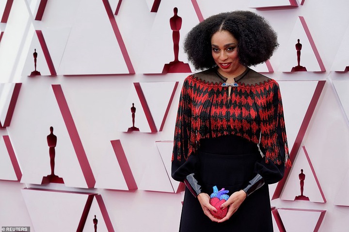 Stunning red carpet photos from the 2021 Oscars