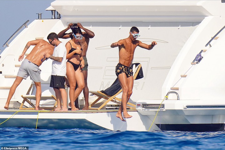 Cristiano Ronaldo and his partner Georgina Rodriguez soak up the sun onboard their ?5.5m superyacht in St.Tropez (photos)