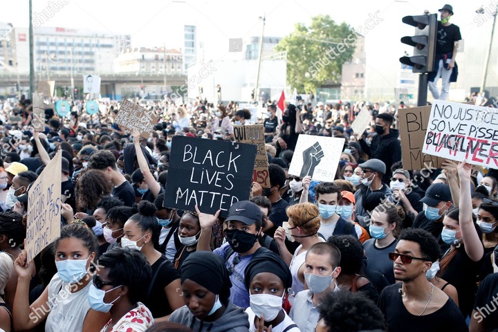 Thousands of people defied a police ban and converged on the main Paris courthouse to show solidarity with US protesters over George Floyd