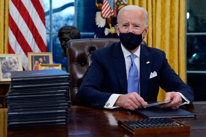 First photos of President Biden resuming at Oval office after his inauguration 