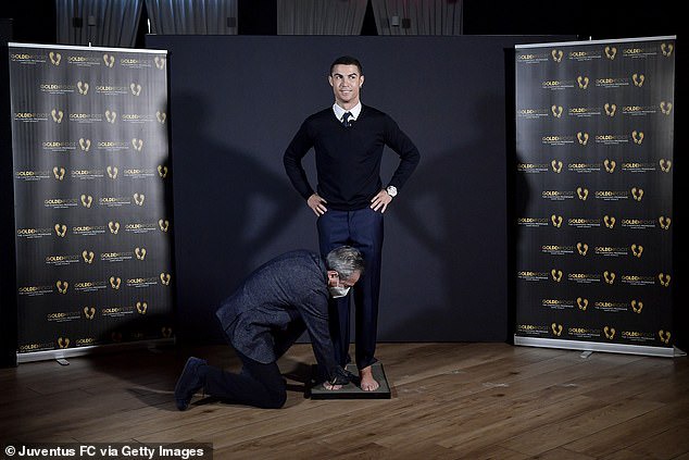 Cristiano Ronaldo wins the Golden Foot award before his arch-rival Lionel Messi (Photos)