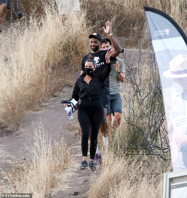 Khloe Kardashian et Tristan Thompson ont l'air "très heureux" alors qu'ils profitent d'une randonnée ensemble dans les collines de Malibu (photos)