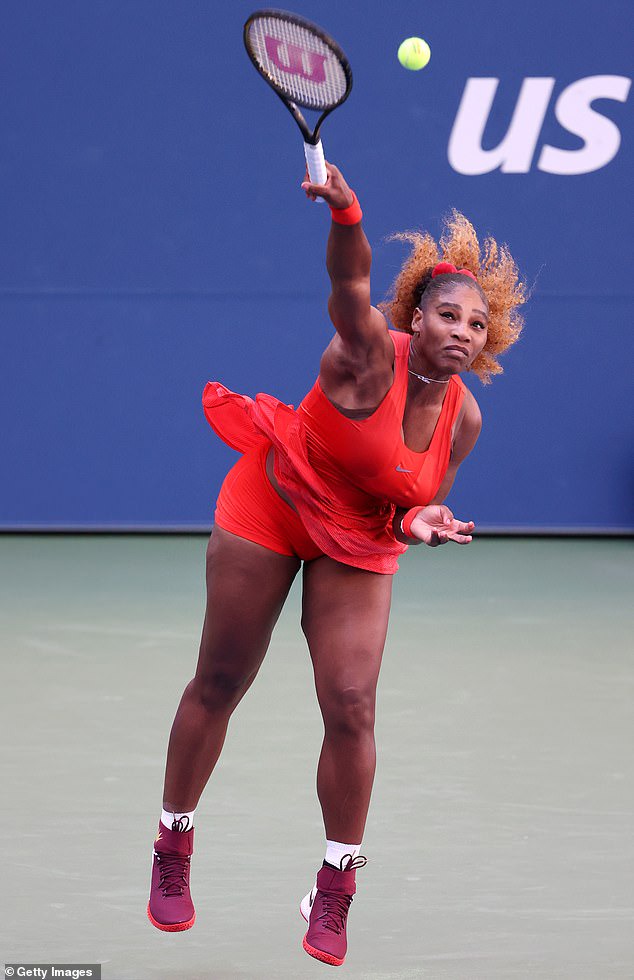 Serena Williams est acclamée par son mari Alexis Ohanian et sa fille Olympia à l'US Open, alors qu'elle bat Sloane Stephens (photos)