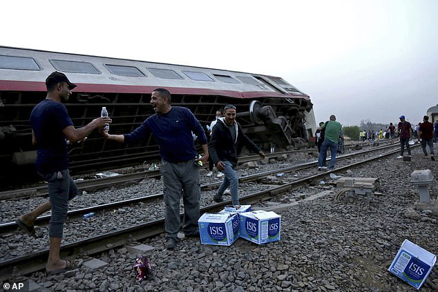 At least 11 people are killed and 100 injured as four passenger train carriages derail in Egypt?(photos)