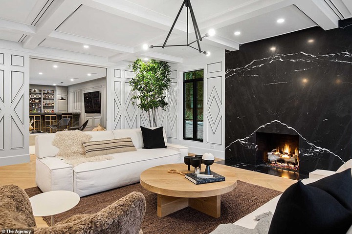 See inside the $13.8Million Mansion Rihanna just bought in Beverly Hills (photos)