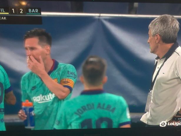 Photo: Coach watches on as Messi delivered instructions to his teammates