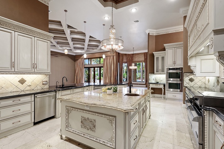 See the new mansion bought by Rick Ross from Amar'e Stoudemire, ex-NBA star for $3.5 Million