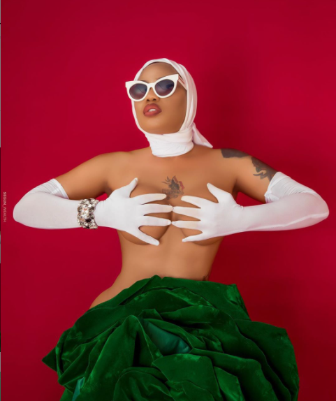 Toyin Lawani barely covers her naked body with a giant green flower to  celebrate Nigeria's 60th independence day (photos) â€“ ASK Teekay