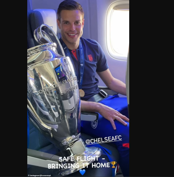 Victorious Chelsea stars return to England with the Champions League trophy (Photos)