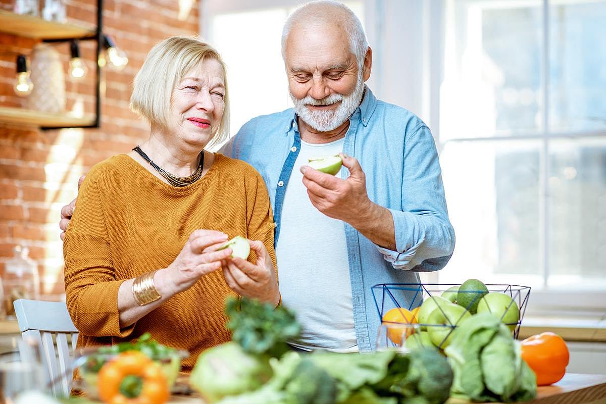 News Picture: Healthy Food Bundles Lowered Weight, Blood Pressure Long-Term, Study Shows