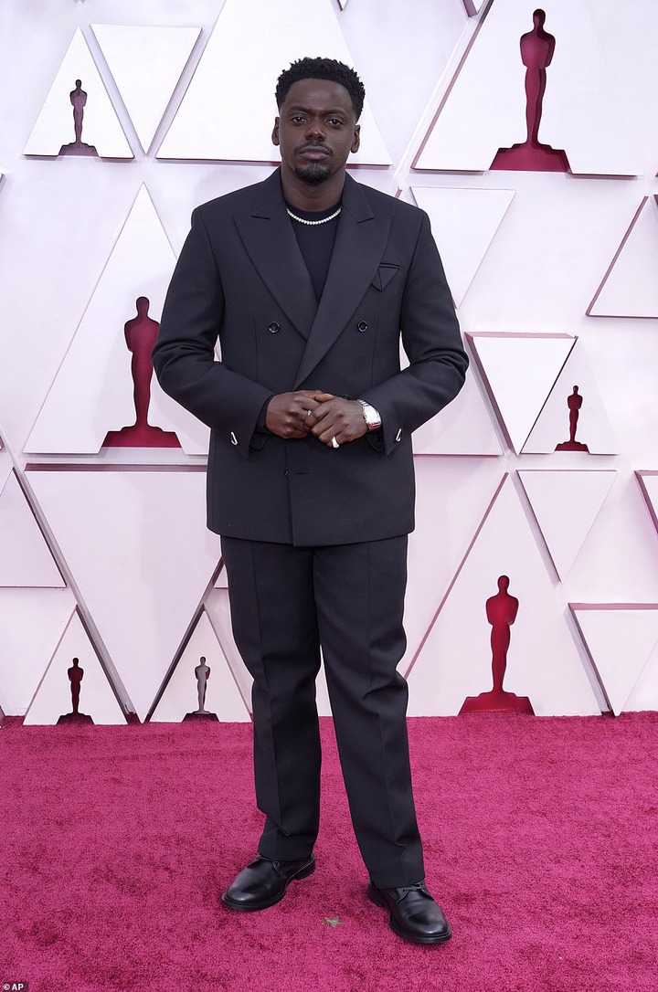 Stunning red carpet photos from the 2021 Oscars