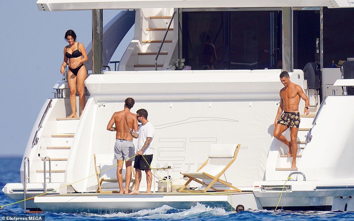 Cristiano Ronaldo and his partner Georgina Rodriguez soak up the sun onboard their ?5.5m superyacht in St.Tropez (photos)