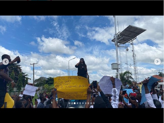 Actress,?Angela Okorie leads #Endpolicebrutality protest in Ebonyi (photos)