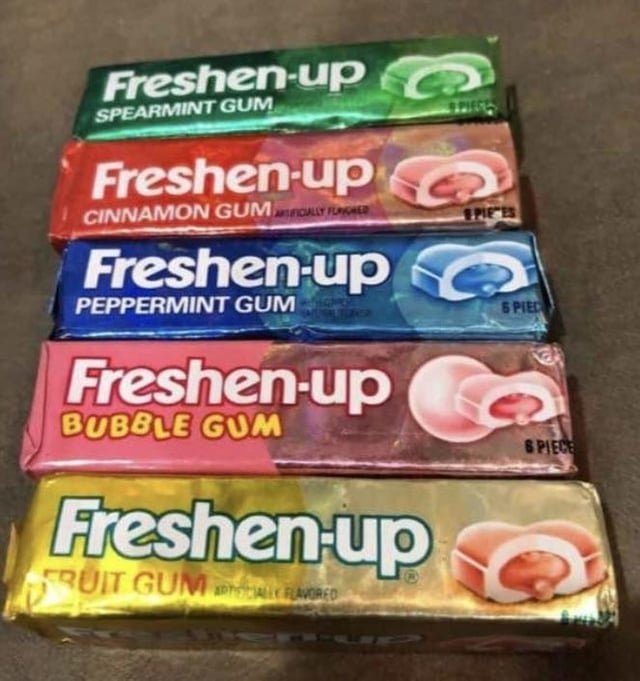Five packs of Freshen-up gum in spearmint, cinnamon, peppermint, bubble gum, and fruit flavors, displayed in a row