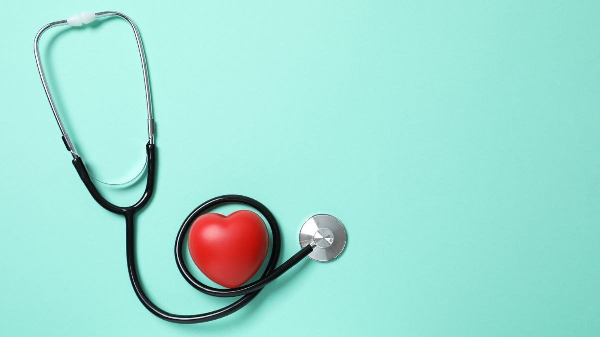 A stethoscope and heart to illustrate women's heart health