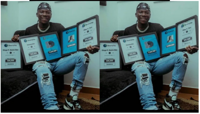 Stonebwoy Receives Plaques From Boomplay