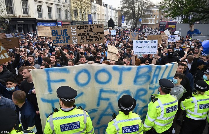 Chelsea and Manchester City "set" to leave European Super League amid backlash from fans and footballers