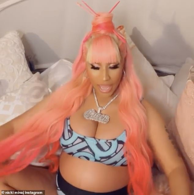  Pregnant Nicki Minaj flaunts her growing baby bump in Burberry bikini (Photos)