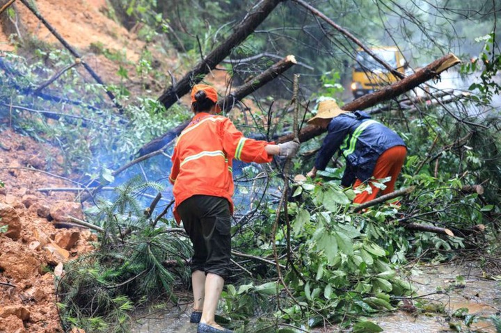 Dozens killed and thousands displaced as floods and rainstorms hit China? (Photos)