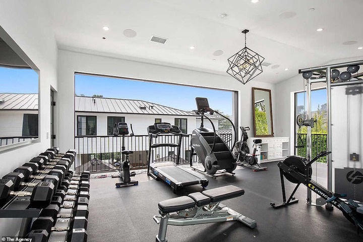 Rihanna s $13.8M Mansion