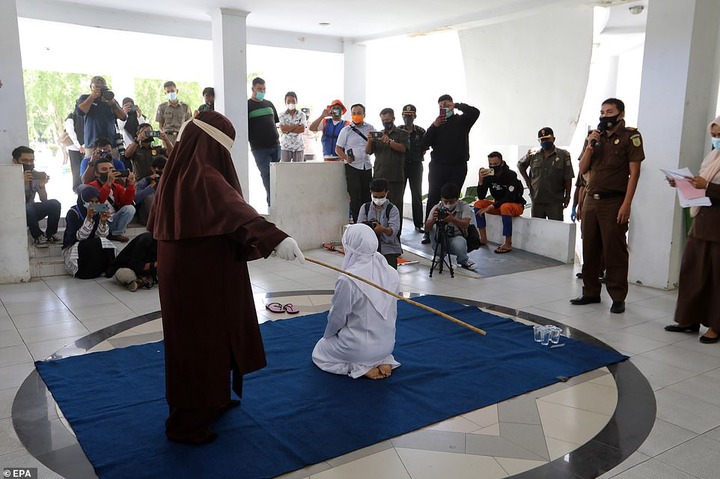 Four couples are caned in Indonesia for having sex outside marriage (photos)