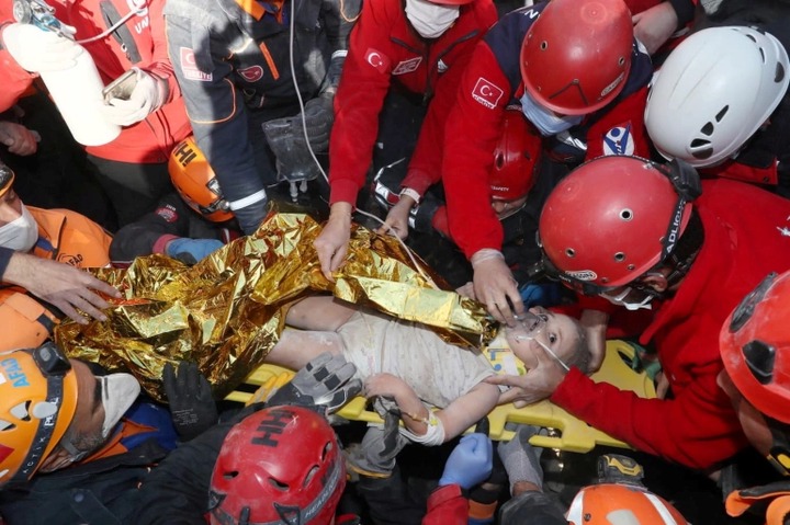 3-year-old girl pulled alive four days after the Turkey earthquake (Photos/Video)
