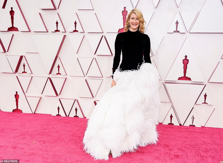 Stunning red carpet photos from the 2021 Oscars