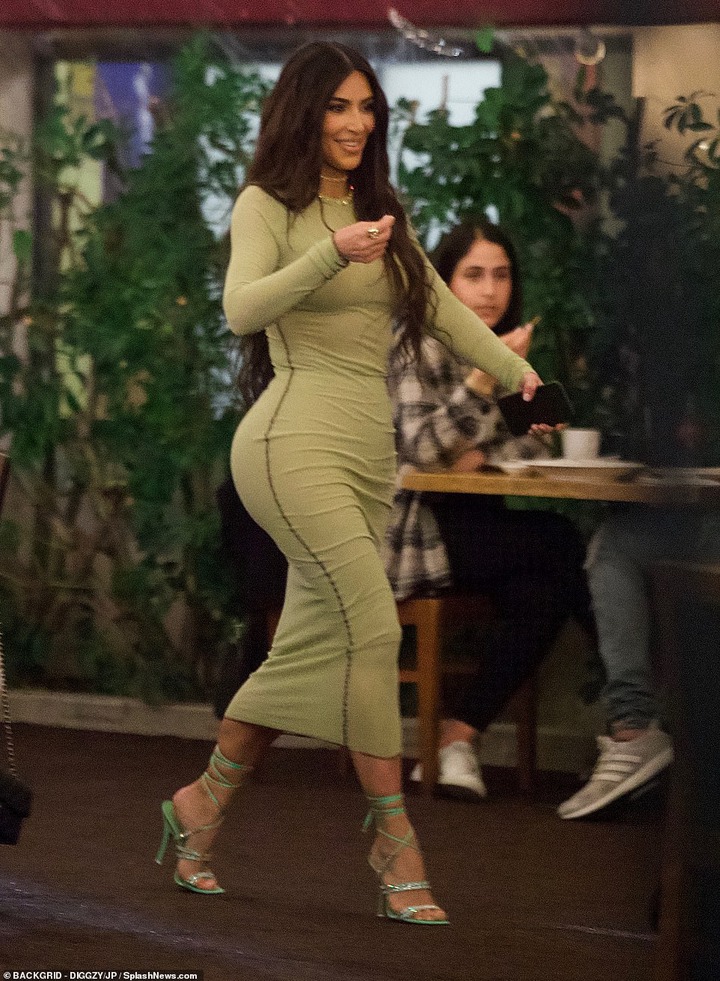 Kim Kardashian Steps Out Without Wedding Ring After Filing For Divorce From Kanye West Photos 