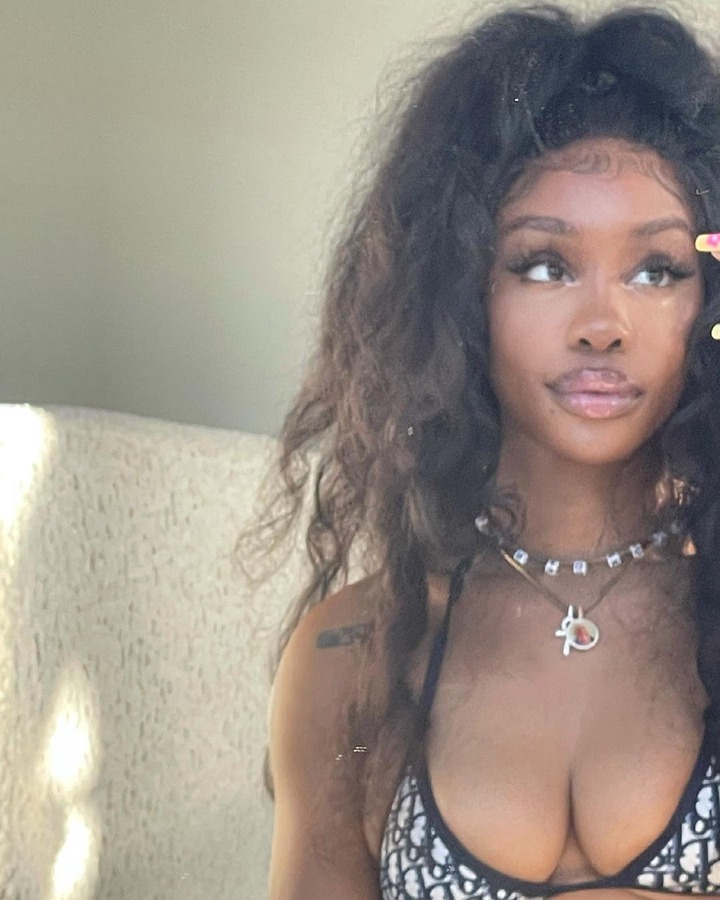 Singer, SZA showcases her banging bikini body as she poses for?mirror selfies