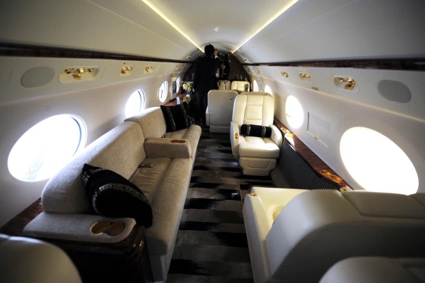 Inside Tiger Woods? ?48m Gulfstream G550 private jet with luxurious seats for 18 passengers and top speed of 680mph (photos)