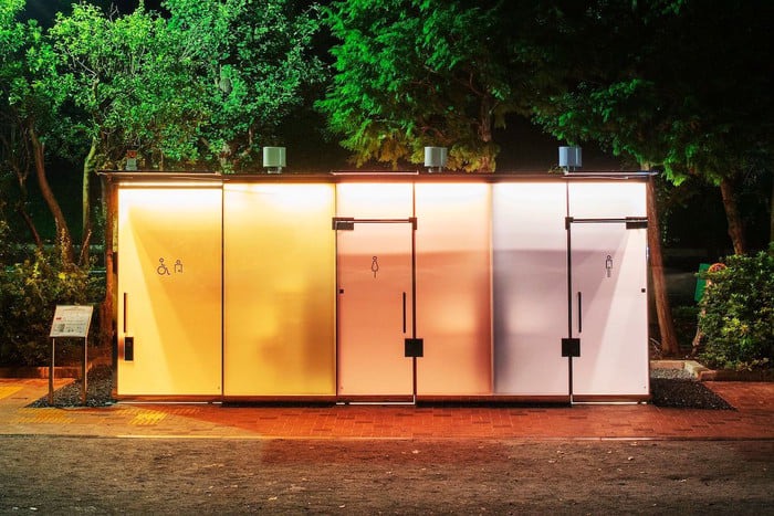 Tokyo installs new transparent public restrooms?that magically block people?s view once the door is locked (Photos)