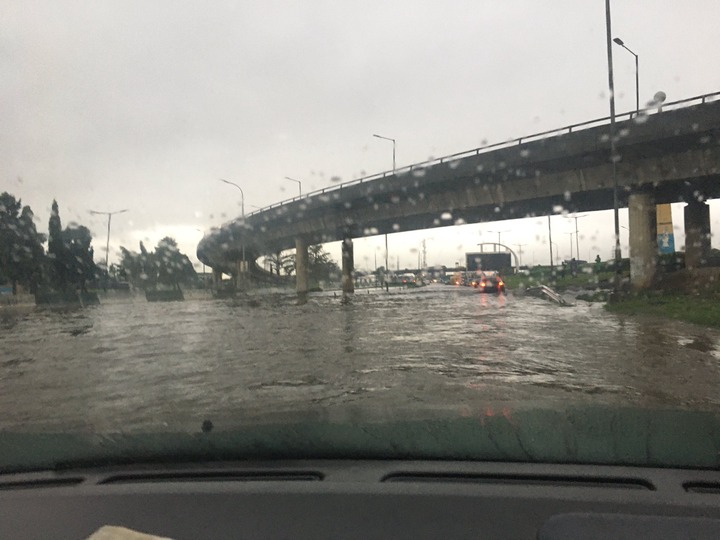 Flash flood takes over Lagos roads after heavy downpour (photos)